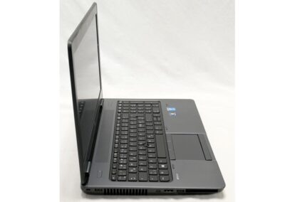 imagen lateral HP ZBook 15 G3 WorkStation 15.6” apreciando las conexiones en venta en hardware system